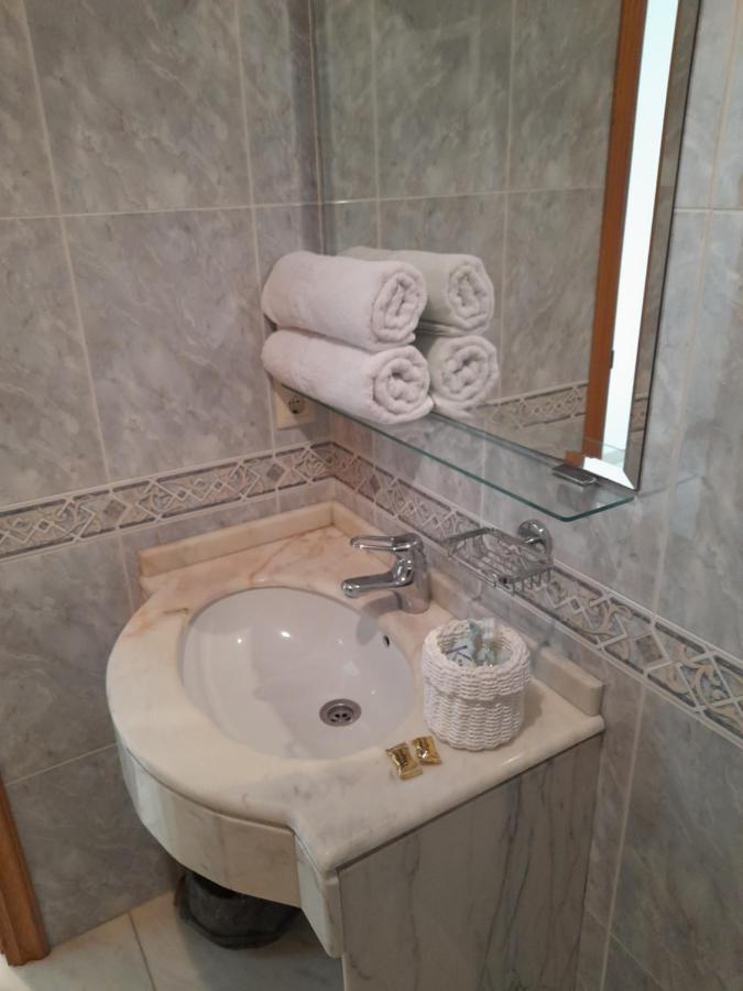 Hotel Os Carballos Sigueiro Kültér fotó