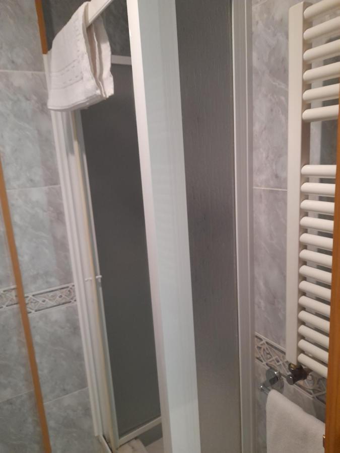 Hotel Os Carballos Sigueiro Kültér fotó