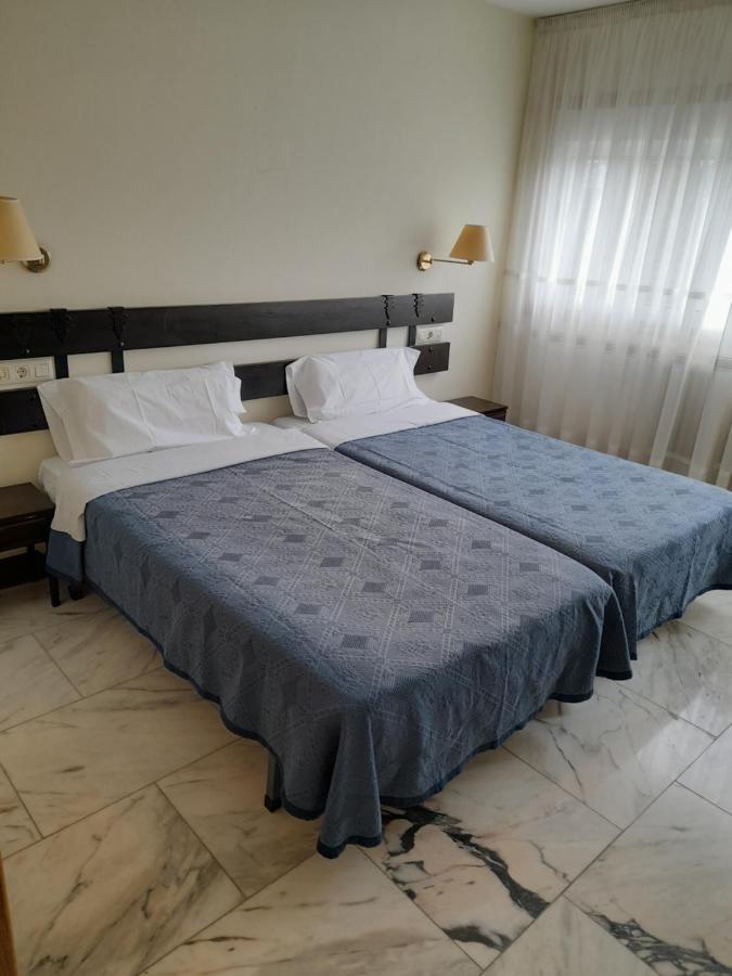 Hotel Os Carballos Sigueiro Kültér fotó