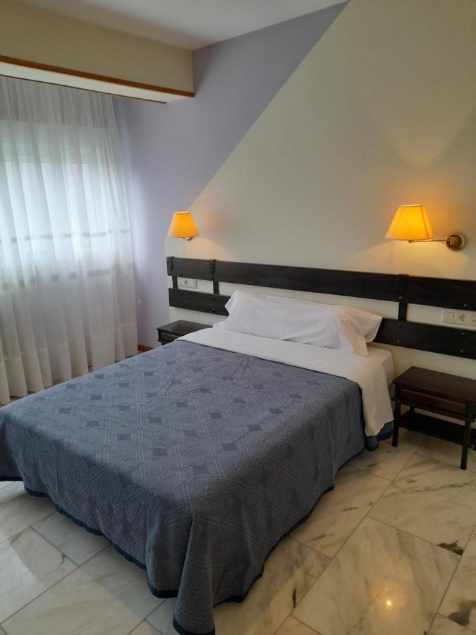 Hotel Os Carballos Sigueiro Kültér fotó