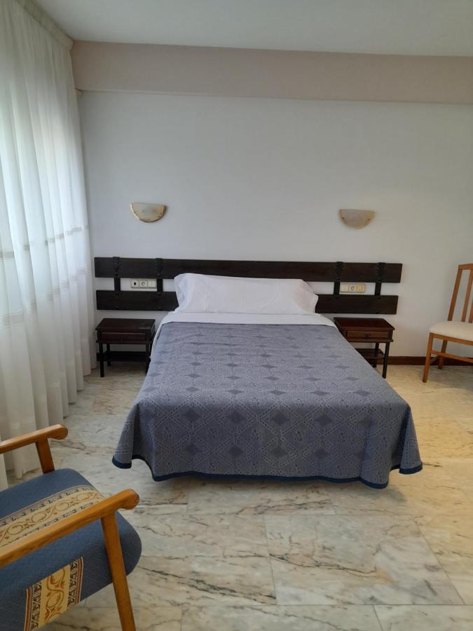 Hotel Os Carballos Sigueiro Kültér fotó